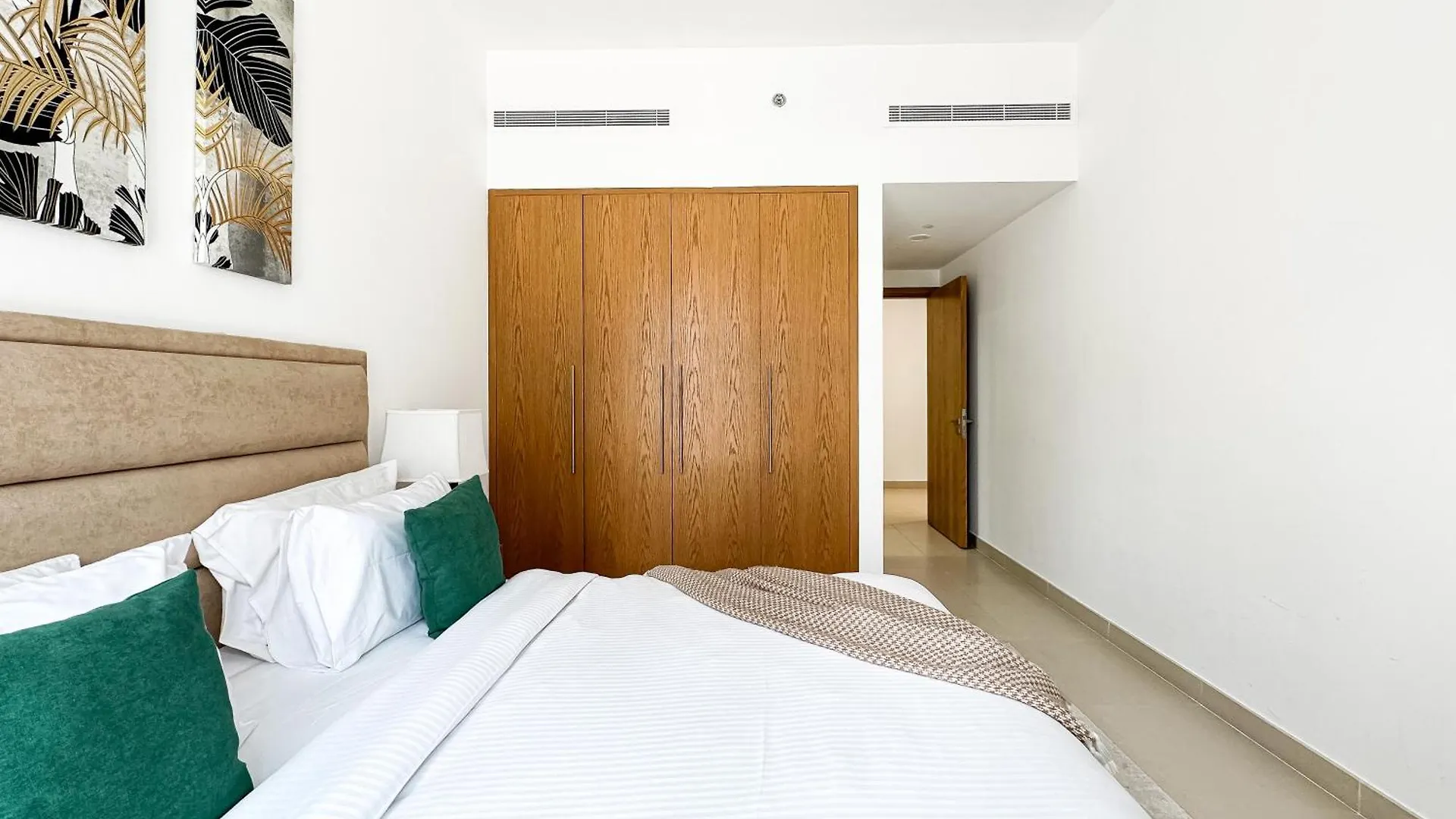 Trophy - Downtown Skyline Sanctuary Suite Dubai Apartment