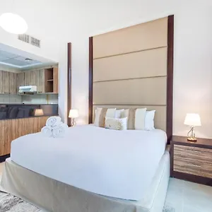 Bnbmehomes - Cosy Downtown Apt W Balcony Near Metro Station -1710 Dubai